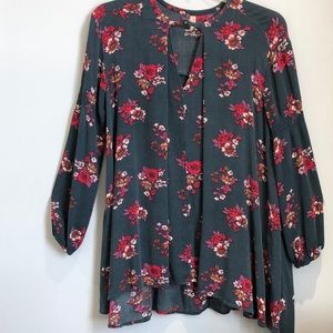 Free People rayon top. Size small petite. Can be maternity! Floral